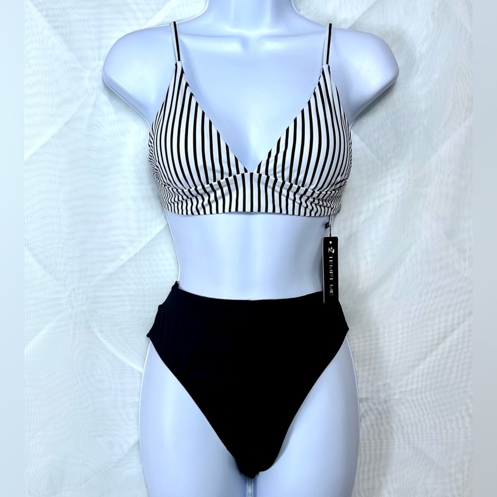 NWT 2 Piece Black and White Bikini Swimsuit / Medium